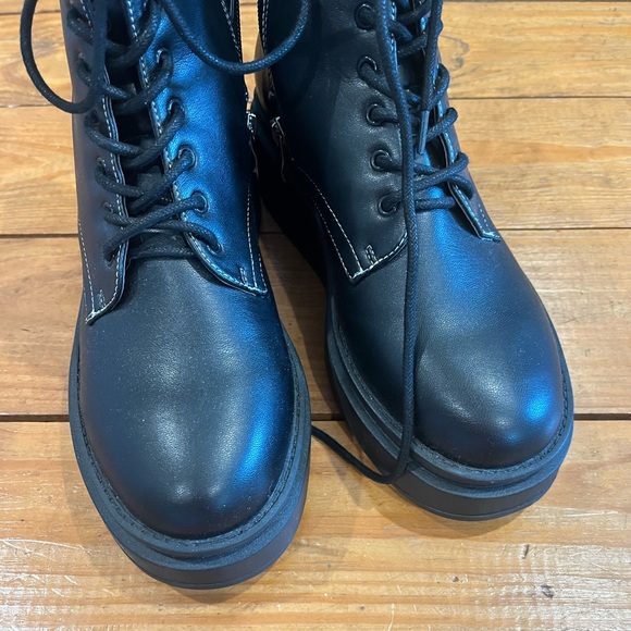 (405) “LONDON REBEL BLACK BOOTS” - Picture 2 of 10